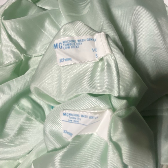 JC Penney Embroidered Gown Housecoat Set - Picture 16 of 16